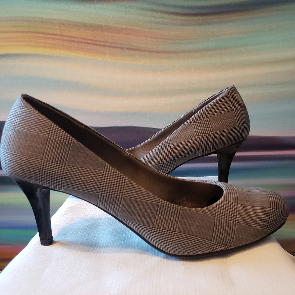 Cute work pumps